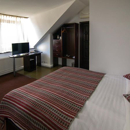 Knyazha Hora Hotel Канев Стая снимка